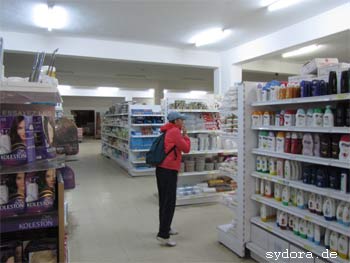 Nelia Sydoriak-Rauch im Supermarkt in Ajim